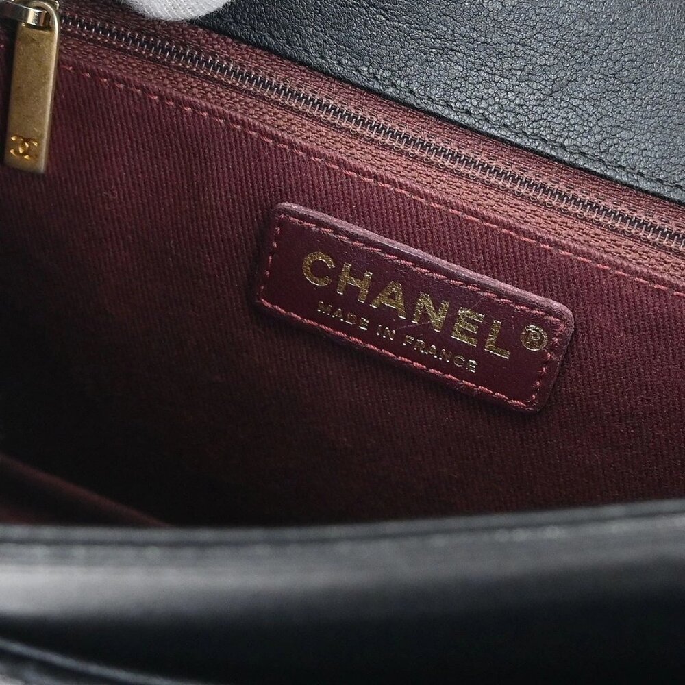 Chanel Black Calfskin Shoulder Bag 194309 - Picture 7 of 10
